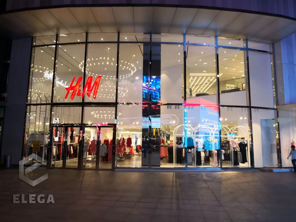 Ceramic-film-H&M-shopping-mall-glass-window-door-glass-tinted